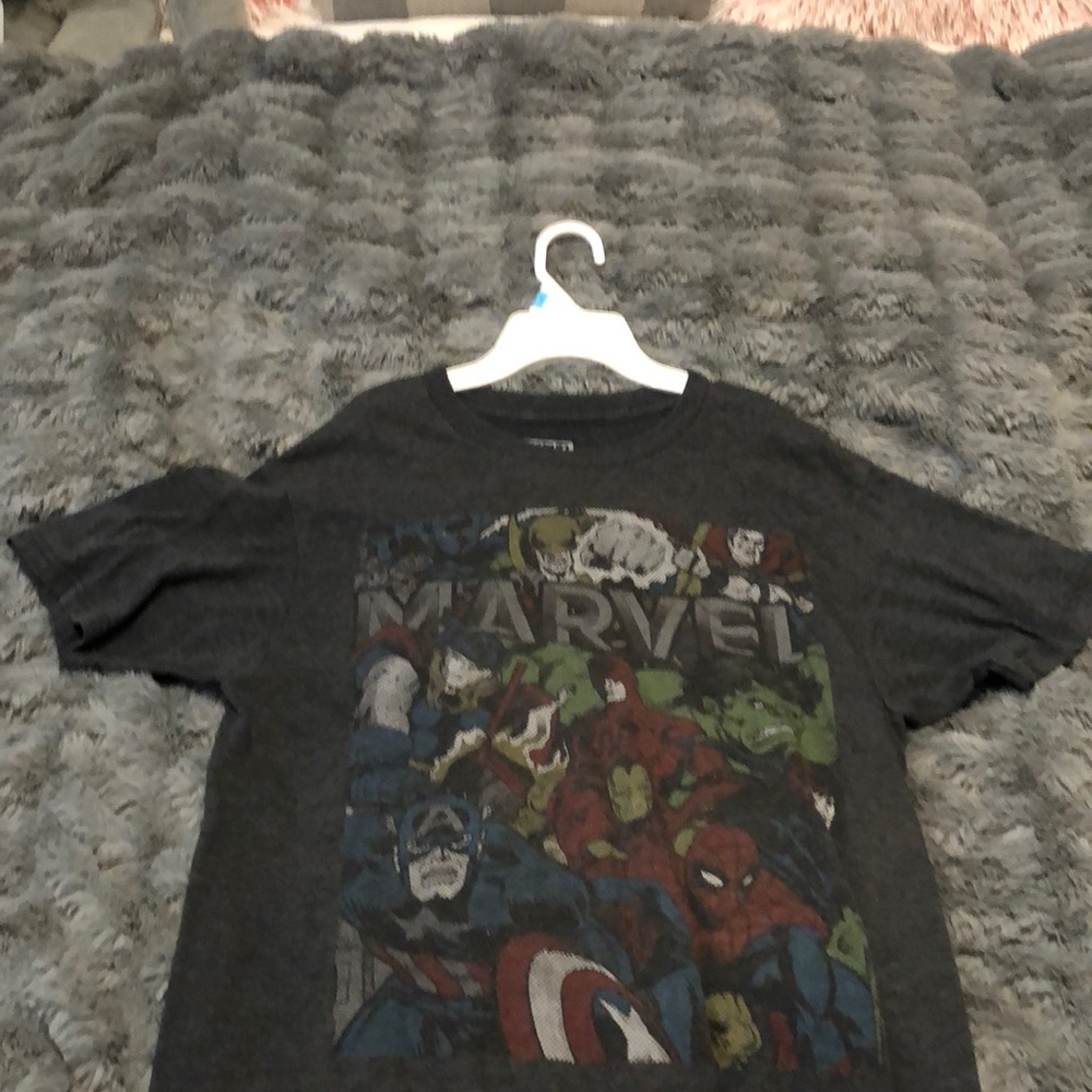 Marvel shirt with characters on it❤️💙
